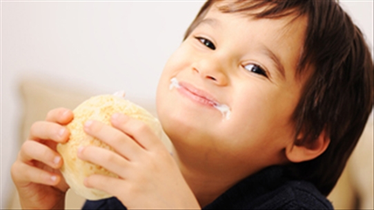 Tại sao nên cho trẻ ăn phô mai? Tác dụng của phô mai là gì?