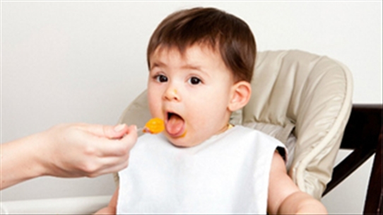 Cho trẻ ăn trứng trước tiêm vắc-xin cúm là không khoa học!