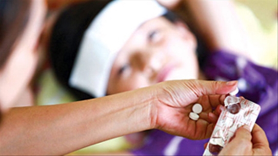 Chăm sóc trẻ: Cách hạ sốt nhanh cho trẻ mà vẫn an toàn
