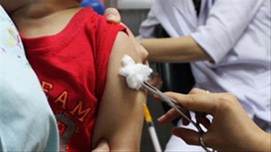 Những lưu ý để tránh rủi ro khi tiêm vắc-xin cho trẻ mắc phải