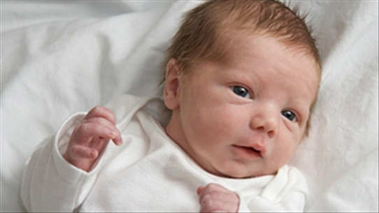 Trẻ sơ sinh có gương mặt xấu xí liệu có nên lo lắng?