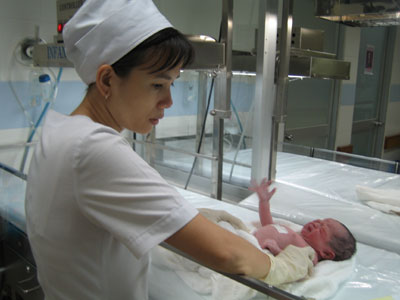 Viêm kết mạc ở trẻ sơ sinh không được điều trị kịp thời sẽ gây mù lòa
