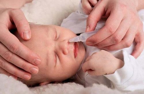 Nguyên nhân và các cách xử lý khi trẻ sơ sinh bị ngạt mũi, thở khò khè