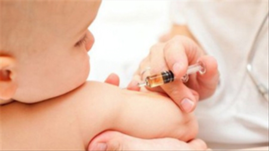 Bệnh viêm màng não mô cầu có thể phòng ngừa được bằng vắc-xin?