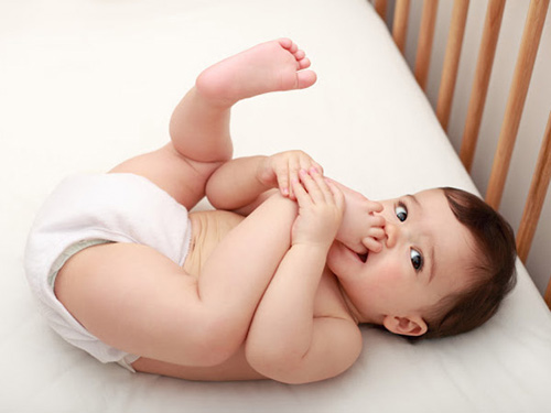 6 cách chăm trẻ sơ sinh không bị hăm tã vào mùa lạnh