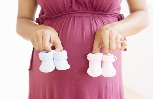 Tiết lộ 11 dấu hiệu nhận biết mẹ mang bầu đang mang song thai