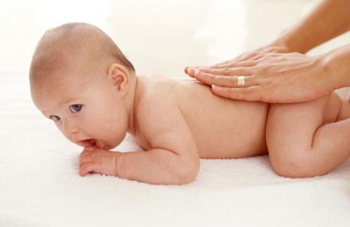 Cách chăm sóc các bộ phận trên cơ thể trẻ sơ sinh hiệu quả