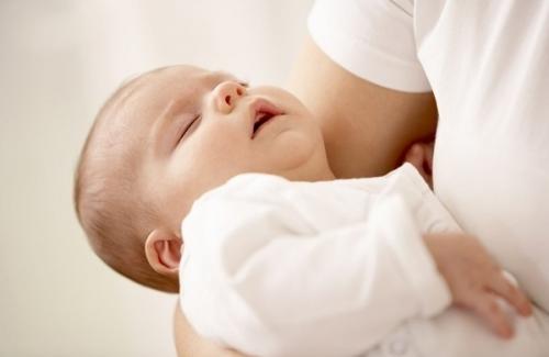 Biểu hiện và nguyên nhân khiến trẻ sơ sinh thở khò khè