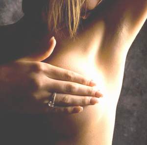 Nguyên nhân và cách điều trị đau vú thường gặp ở phụ nữ hiệu quả