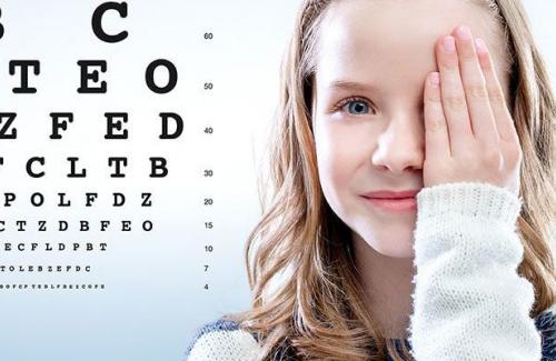 Mắt bị tật khúc xạ gây nguy hiểm cho trẻ như thế nào?