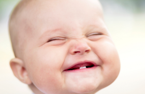 Những dấu hiệu nhận biết và cách chăm sóc khi trẻ mọc răng hiệu quả