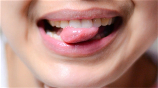 Những dấu hiệu nhận biết và triệu chứng của lưỡi lông đen
