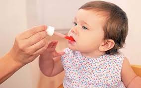 Dùng thuốc điều trị trong bệnh viêm họng, viêm amidan cấp cho trẻ