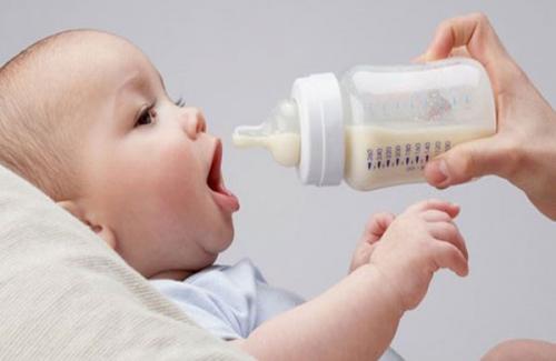 Sữa suy dinh dưỡng khi sử dụng cho trẻ cần lưu ý vấn đề gì?