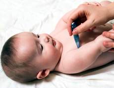 Nguyên nhân và cách xử trí khi trẻ bị sốt hiệu quả