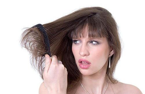 Nguyên nhân bị rụng tóc hàng đầu bắt nguồn từ đâu?