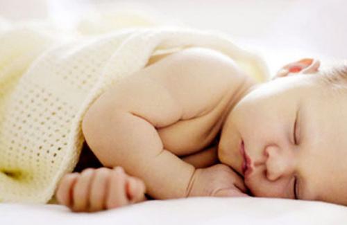 Trẻ sơ sinh: Bé gái chào đời với phần đầu thiếu não