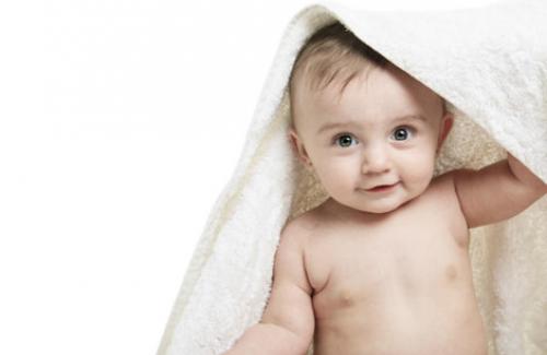 Cách kiểm tra mắt trẻ sơ sinh khi nghi ngờ bị lác mẹ nào cũng cần biết
