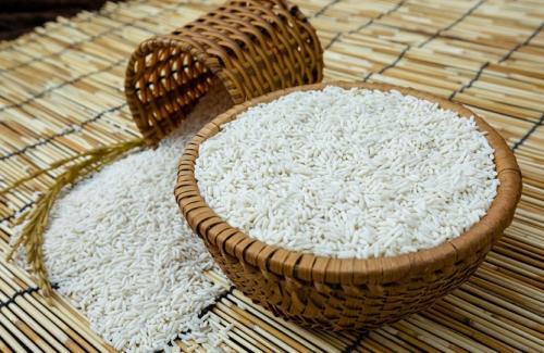 Giới thiệu một số kinh nghiệm dân gian dùng gạo nếp làm thuốc chữa bệnh