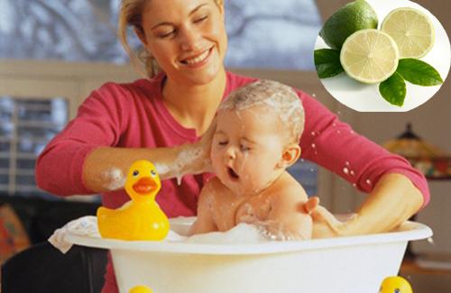 Tắm lá chanh cho trẻ: Cảnh báo nguy cơ bị nhiễm khuẩn ngoài da