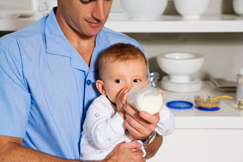 Khéo lừa để bé thích sữa công thức, hấp thu được nhiều dưỡng chất