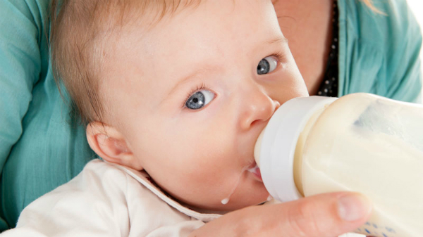 9 điều cần phải nhớ khi nuôi con bằng sữa công thức