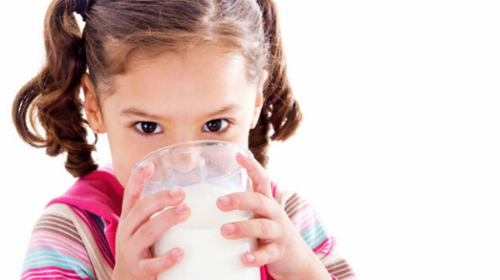 Có nên cho con uống sữa phát triển chiều cao hay không?