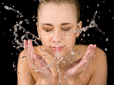 Cách rửa mặt để giảm mụn giúp bạn có làn da khỏe mạnh hơn