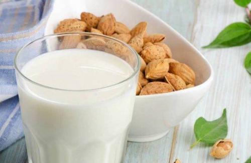 Người mắc bệnh tim nên uống loại sữa nào là thích hợp nhất?