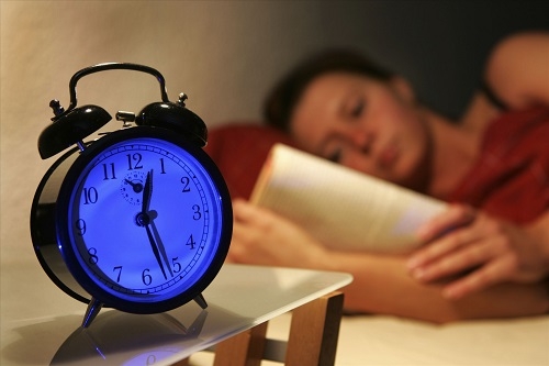 Tại sao người cao tuổi lại mất ngủ? Cách khắc phục