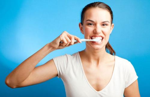 Lời khuyên chuyên gia: Muốn bảo vệ sức khỏe răng miệng, hãy chải răng bằng nước ấm