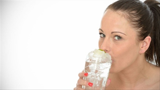 Điều gì sẽ xảy ra với cơ thể khi uống một ly 0,5 lít nước đá?