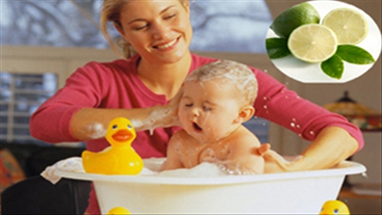 Những điều cần biết khi tắm nước lá cho trẻ em tránh hại sức khỏe