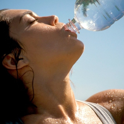 Sức khỏe ảnh hưởng như thế nào khi uống quá nhiều nước?
