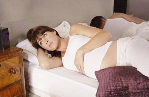 Mất ngủ khi mang bầu có ảnh hưởng đến thai nhi hay không?