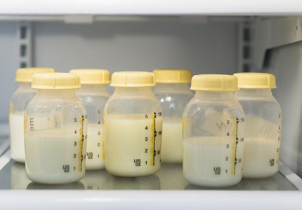 Kinh nghiệm hút sữa và cách bảo quản sữa mẹ khi vắt nên biết