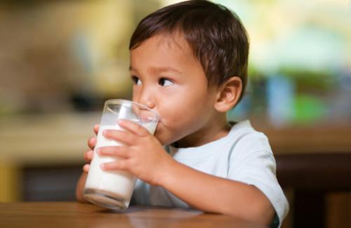 Lợi ích và những điều chưa hay tiềm ẩn khi uống sữa