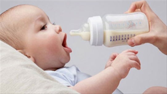 Vắt và bảo quản sữa mẹ đúng cách để tốt cho trẻ nhỏ