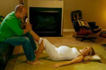 Phù chân khi mang thai và cách khắc phục hiệu quả nên chú ý