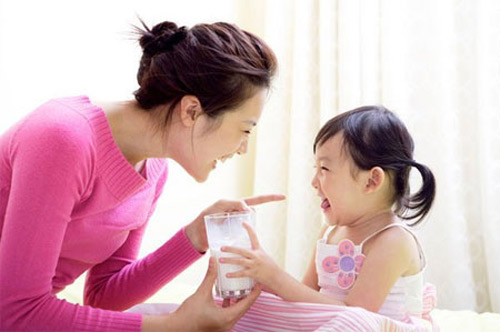 Bạn nên biết: Trẻ trên 1 tuổi vẫn cần 300-500ml sữa/ngày