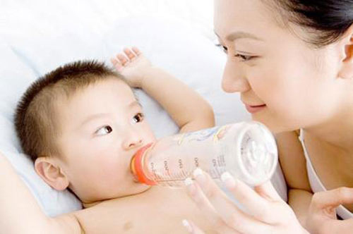Chuẩn lượng sữa con uống từng tháng tuổi các mẹ nên biết