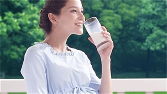 Uống sữa bầu: Cách uống sữa tốt nhất cho bà bầu không thể bỏ qua