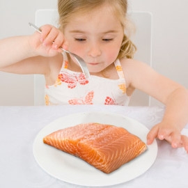 Trẻ em ăn cá ngừ bị ngộ độc, nguyên nhân là tại sao?