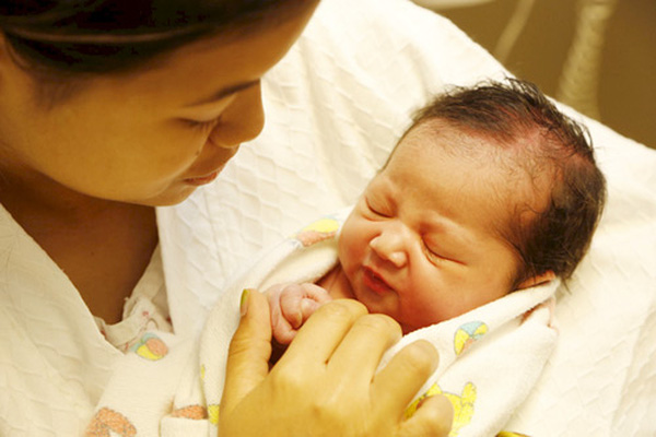 Có phải tình trạng vàng da ở trẻ sơ sinh là do sữa mẹ?
