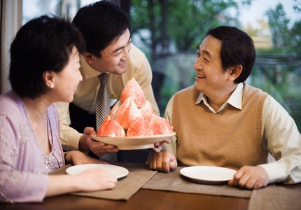 6 bí quyết hoàn hảo giúp bạn lấy lòng bố mẹ vợ tương lai