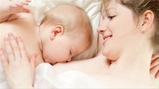 Lý do trẻ khó thở khi bú sữa các mẹ nhất định phải biết