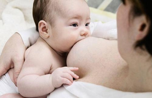 Chiêu kích sữa chỉ trong 3 ngày của mẹ ngực nhỏ nên học hỏi