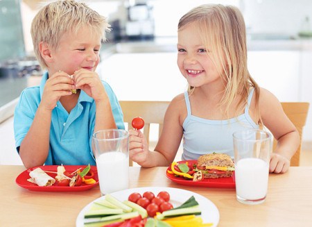 Những món nên cho trẻ ăn trong bữa sáng để tốt cho sức khỏe
