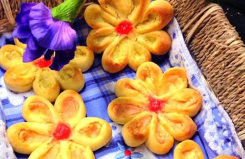 Món ngon mỗi ngày: Bánh mì hoa cúc với hương vị tuyệt vời