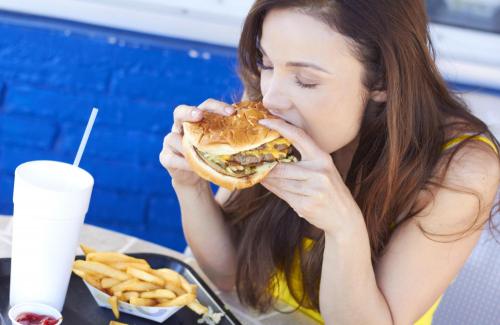 Liệt kê 5 điều tuyệt đối bạn phải tránh làm sau bữa ăn